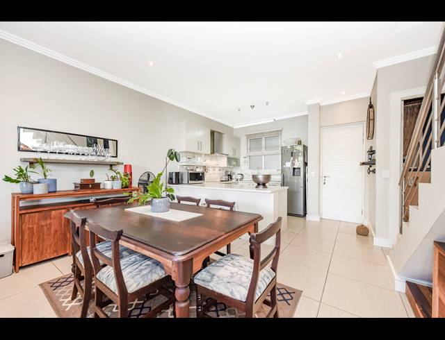 2 BEDROOM APARTMENT FOR SALE IN BRYANSTON